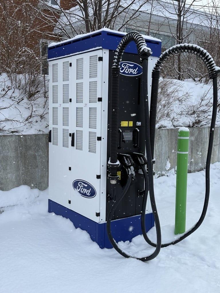 Ford St-Onge car dealership opens EV charging site at location with Kempower